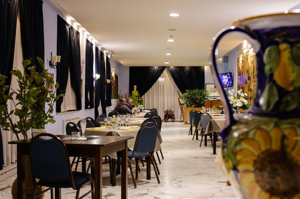 Miramare Hotel Катания Экстерьер фото